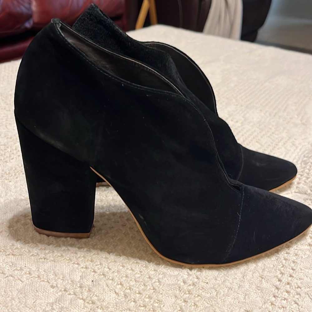 Cindy Ankle boots suede black,10B,made in Brazil